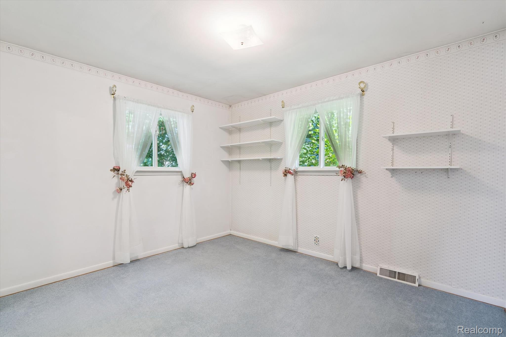 Waterford Charter Township, Michigan 48329, United States, 3 Bedrooms Bedrooms, ,2 BathroomsBathrooms,Residential,Active,207414