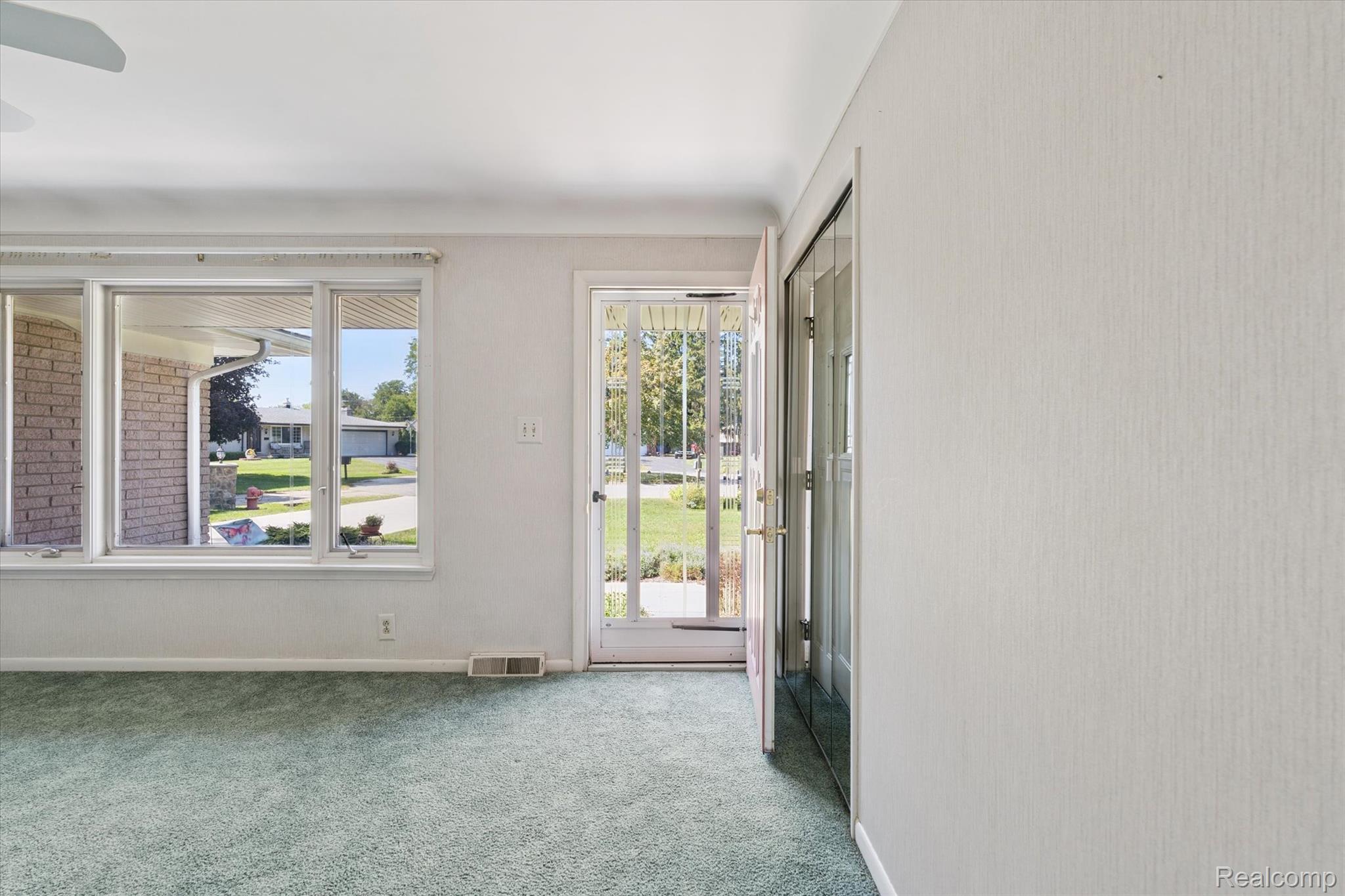 Waterford Charter Township, Michigan 48329, United States, 3 Bedrooms Bedrooms, ,2 BathroomsBathrooms,Residential,Active,207414