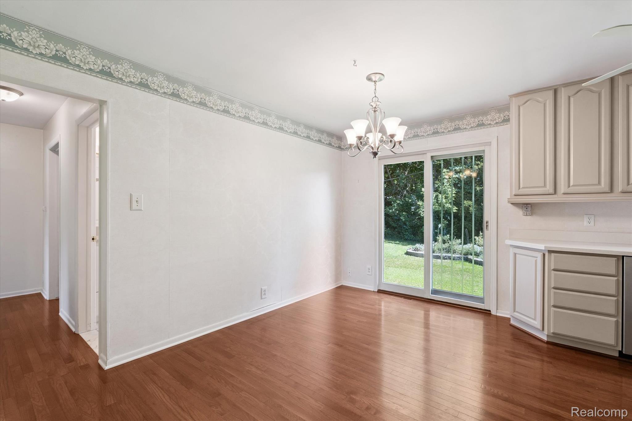 Waterford Charter Township, Michigan 48329, United States, 3 Bedrooms Bedrooms, ,2 BathroomsBathrooms,Residential,Active,207414