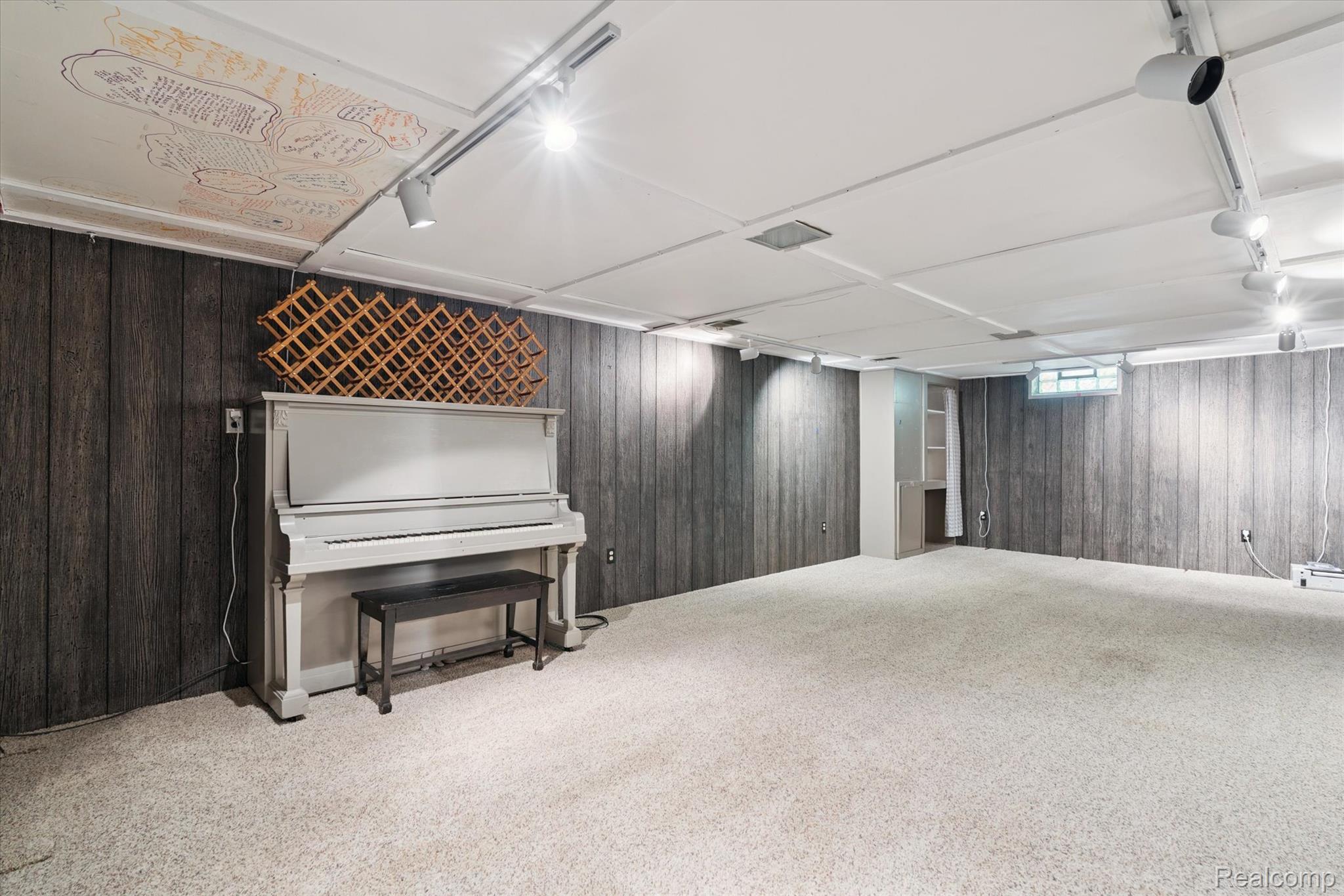 Waterford Charter Township, Michigan 48329, United States, 3 Bedrooms Bedrooms, ,2 BathroomsBathrooms,Residential,Active,207414