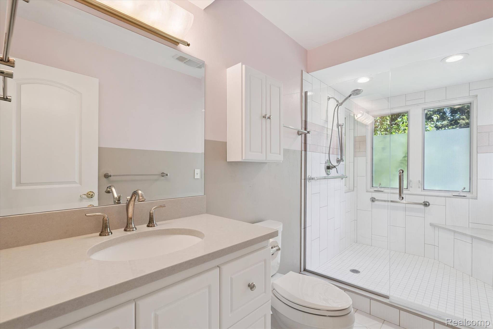 Waterford Charter Township, Michigan 48329, United States, 3 Bedrooms Bedrooms, ,2 BathroomsBathrooms,Residential,Active,207414