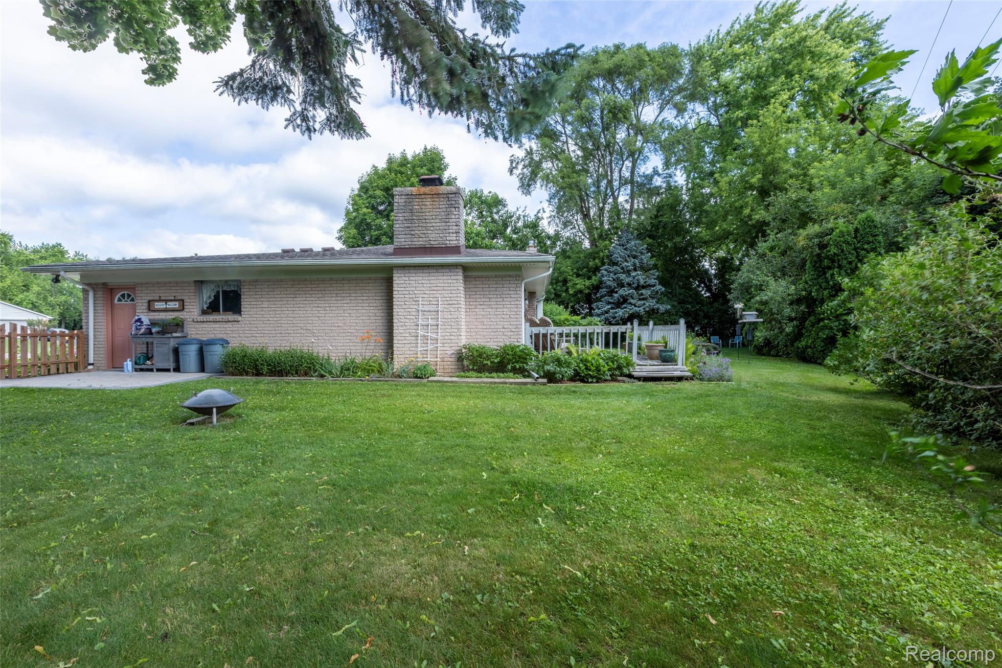 Waterford Charter Township, Michigan 48329, United States, 3 Bedrooms Bedrooms, ,2 BathroomsBathrooms,Residential,Active,207414