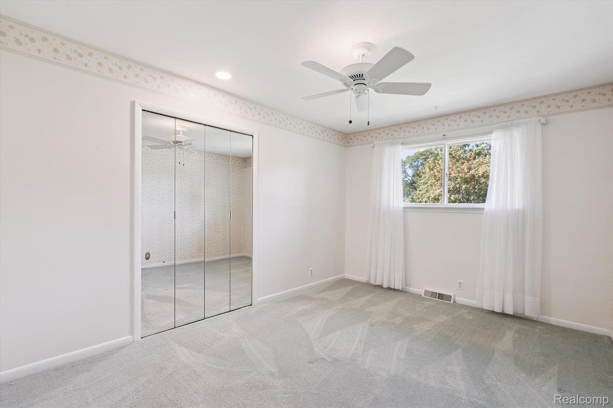 Waterford Charter Township, Michigan 48329, United States, 3 Bedrooms Bedrooms, ,2 BathroomsBathrooms,Residential,Active,207414