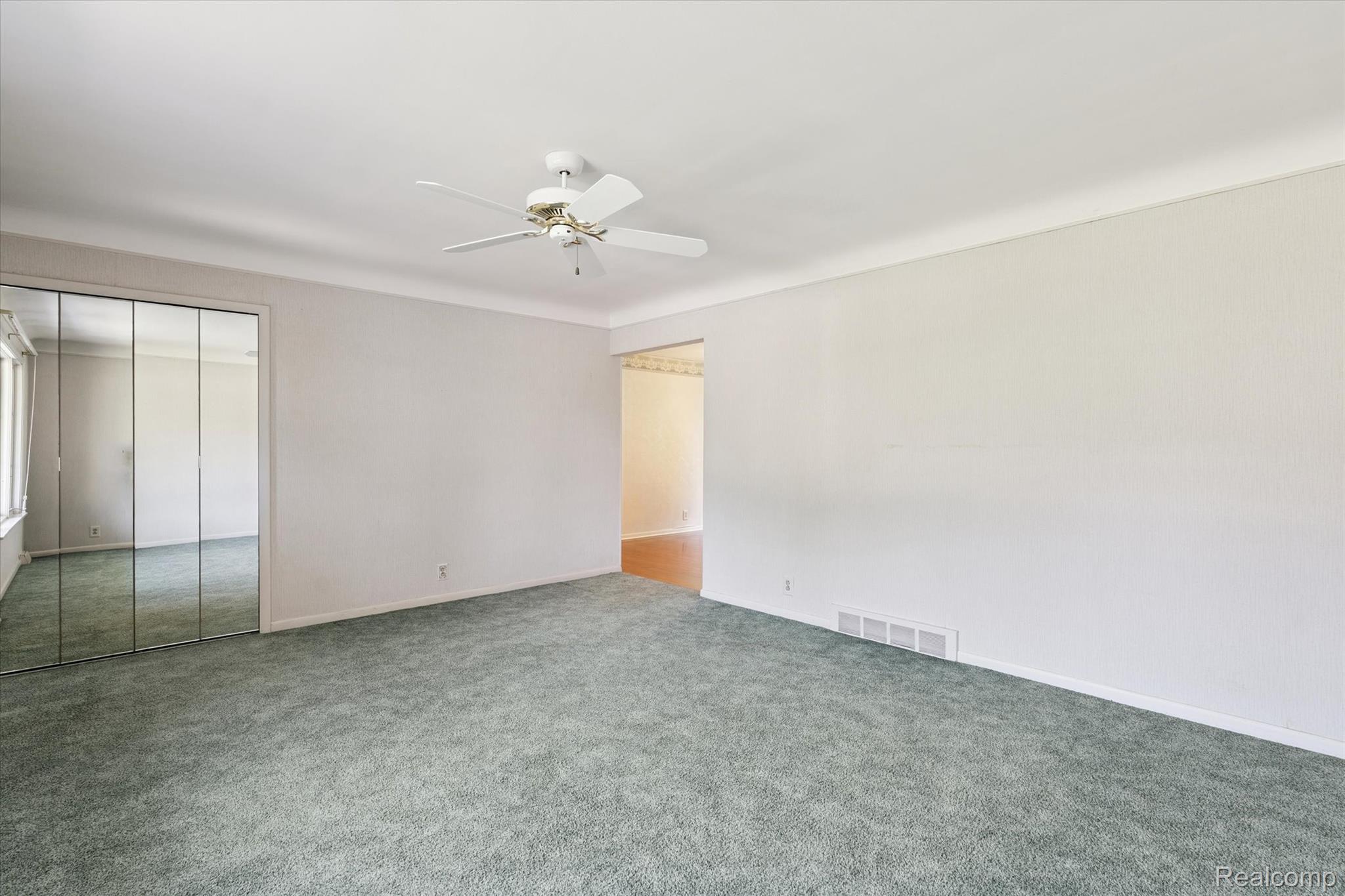 Waterford Charter Township, Michigan 48329, United States, 3 Bedrooms Bedrooms, ,2 BathroomsBathrooms,Residential,Active,207414