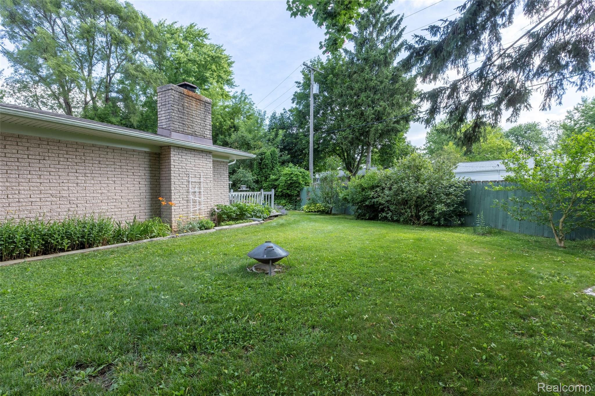 Waterford Charter Township, Michigan 48329, United States, 3 Bedrooms Bedrooms, ,2 BathroomsBathrooms,Residential,Active,207414