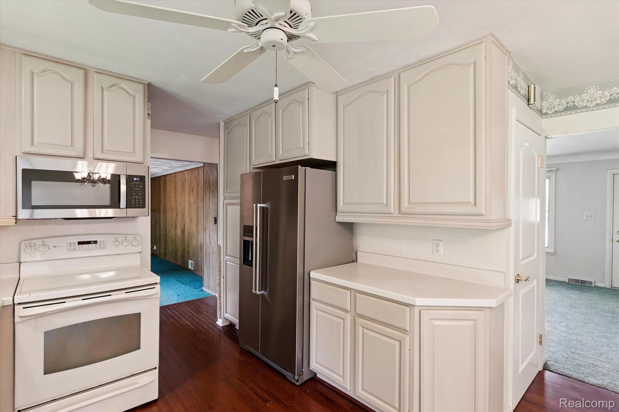 Waterford Charter Township, Michigan 48329, United States, 3 Bedrooms Bedrooms, ,2 BathroomsBathrooms,Residential,Active,207414