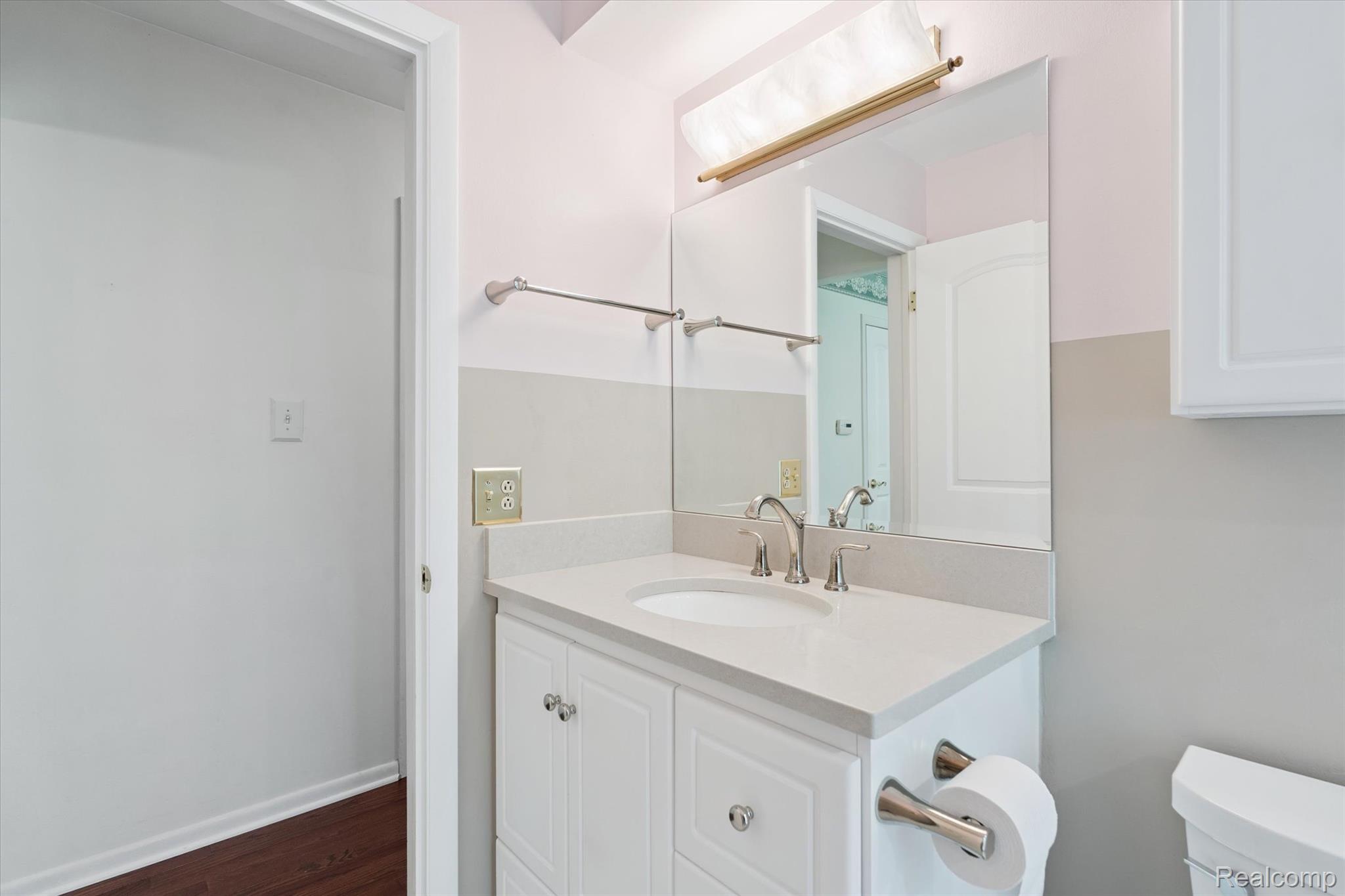 Waterford Charter Township, Michigan 48329, United States, 3 Bedrooms Bedrooms, ,2 BathroomsBathrooms,Residential,Active,207414