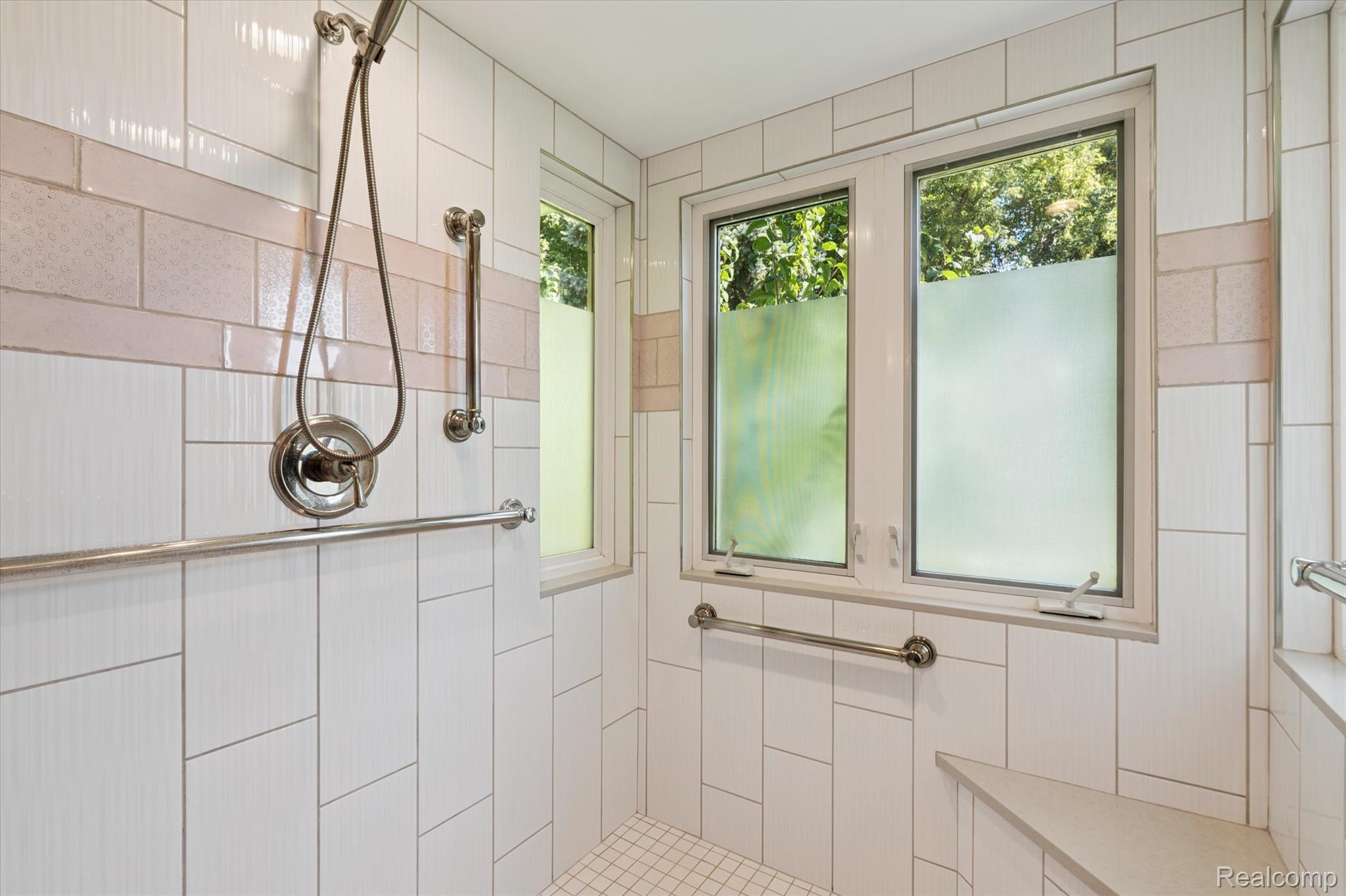 Waterford Charter Township, Michigan 48329, United States, 3 Bedrooms Bedrooms, ,2 BathroomsBathrooms,Residential,Active,207414