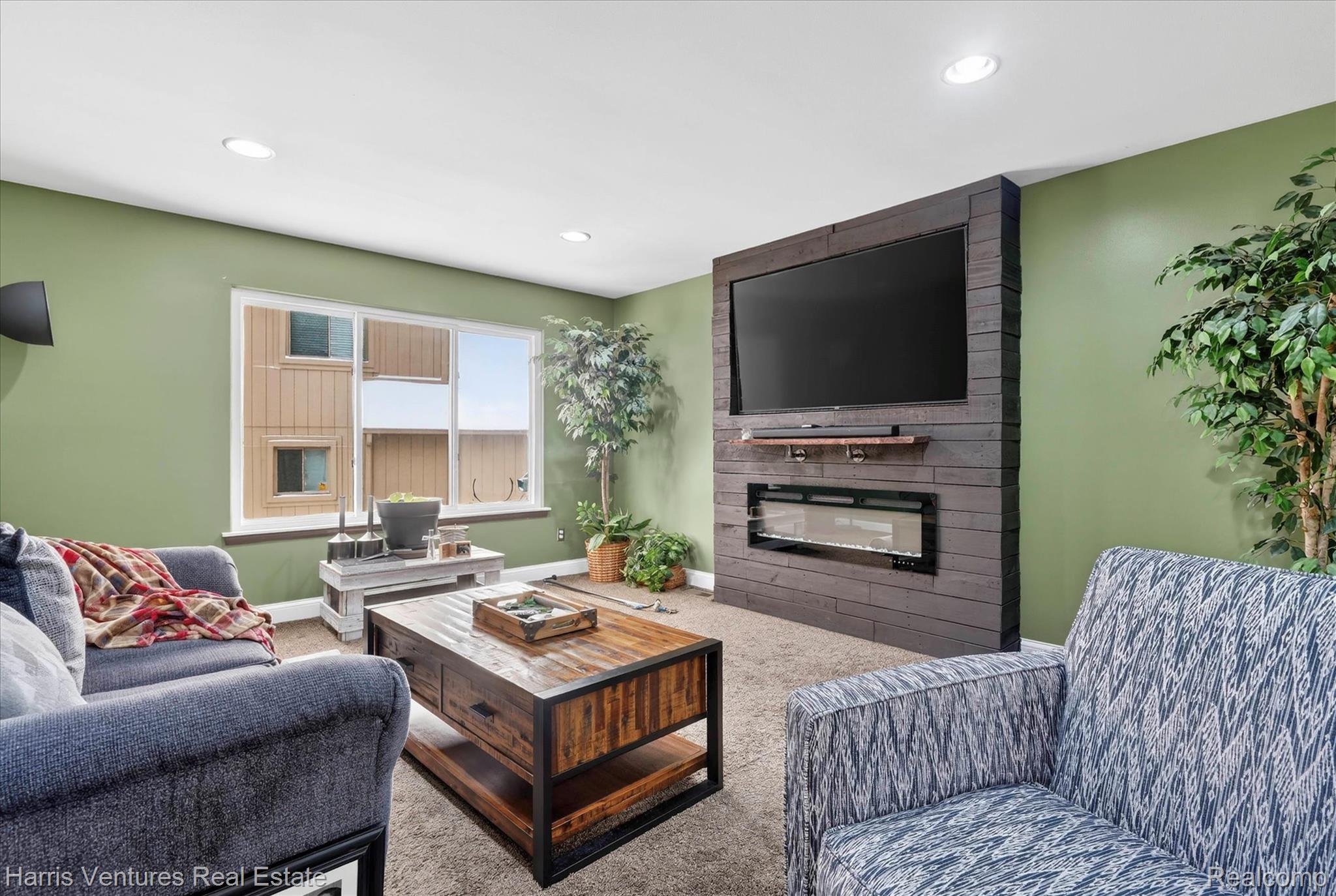 1535 Kings Crown Court