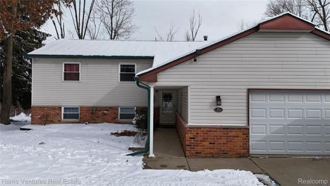 1535 Kings Crown Court Wixom City MI 48393