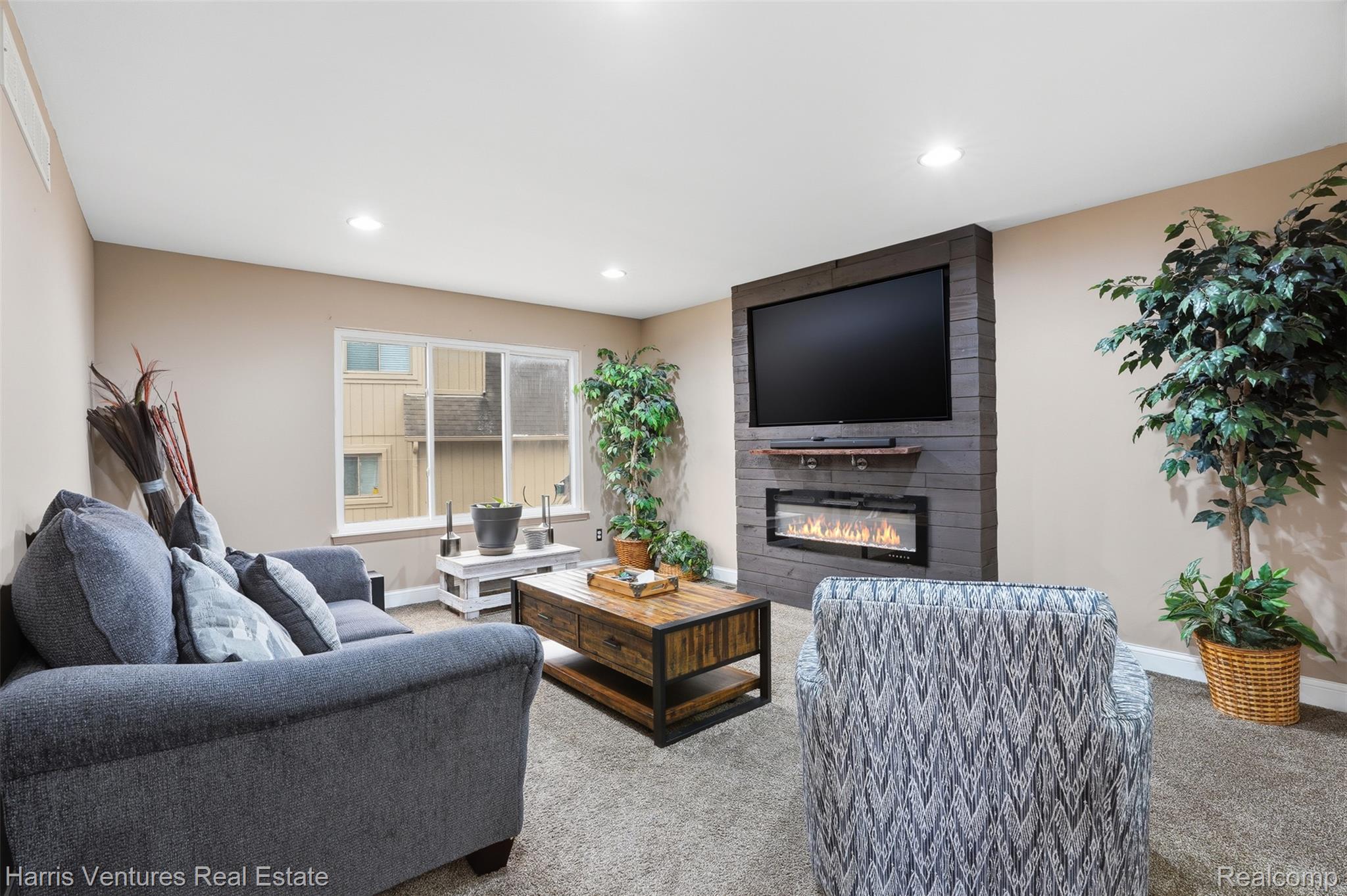 1535 Kings Crown Court