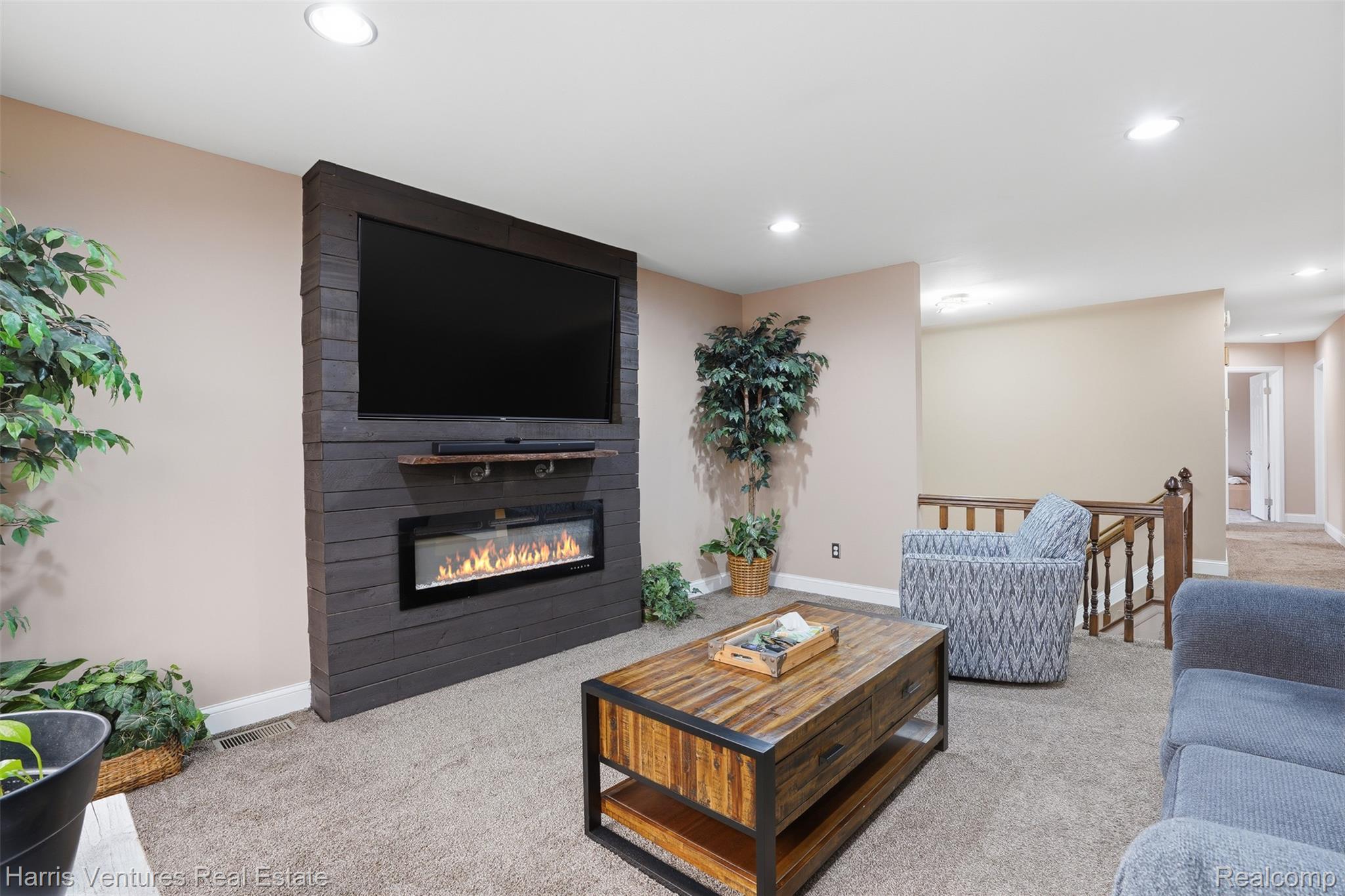 1535 Kings Crown Court