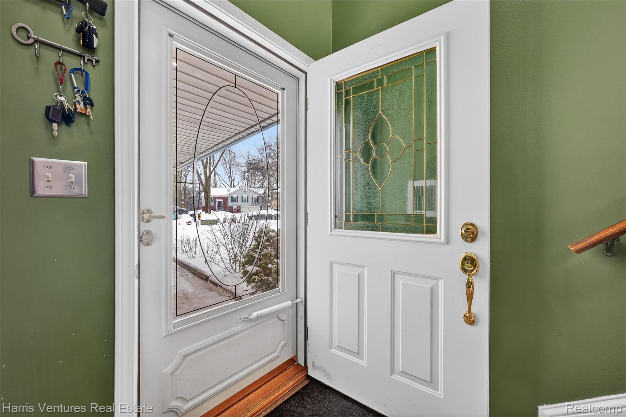 1535 Kings Crown Court