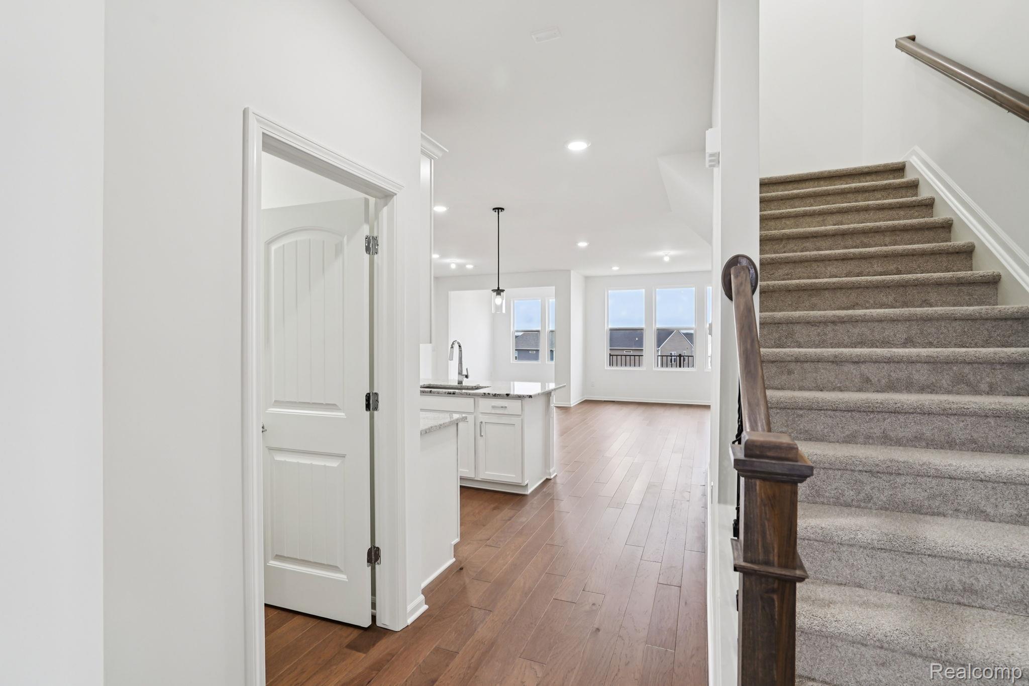 1462 Superior Drive