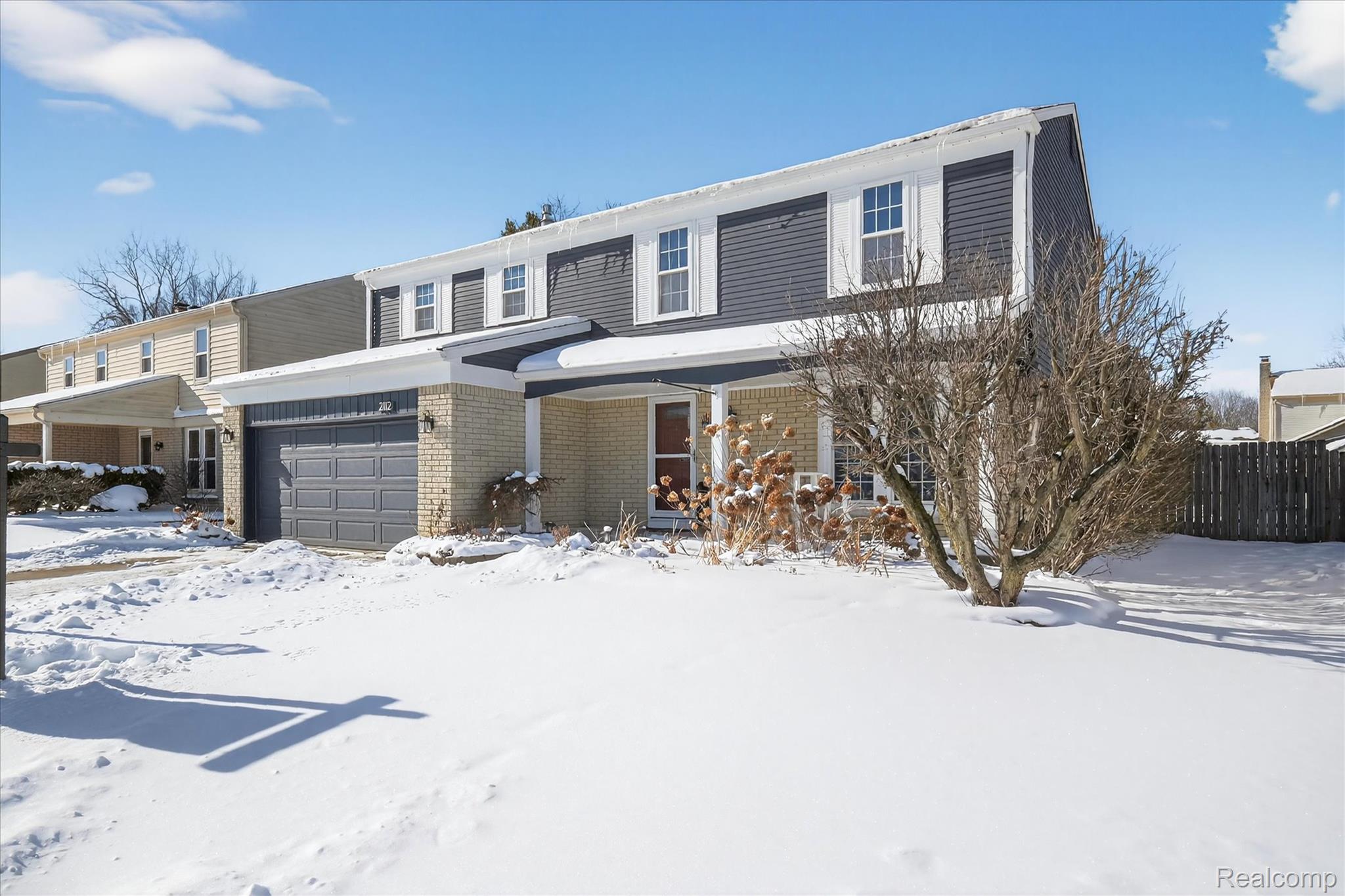 2112 E Roundtable Drive