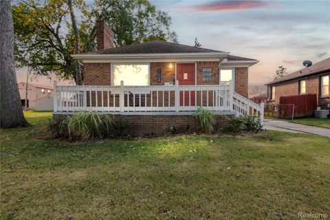 7624 Yacht Avenue Warren City MI 48091