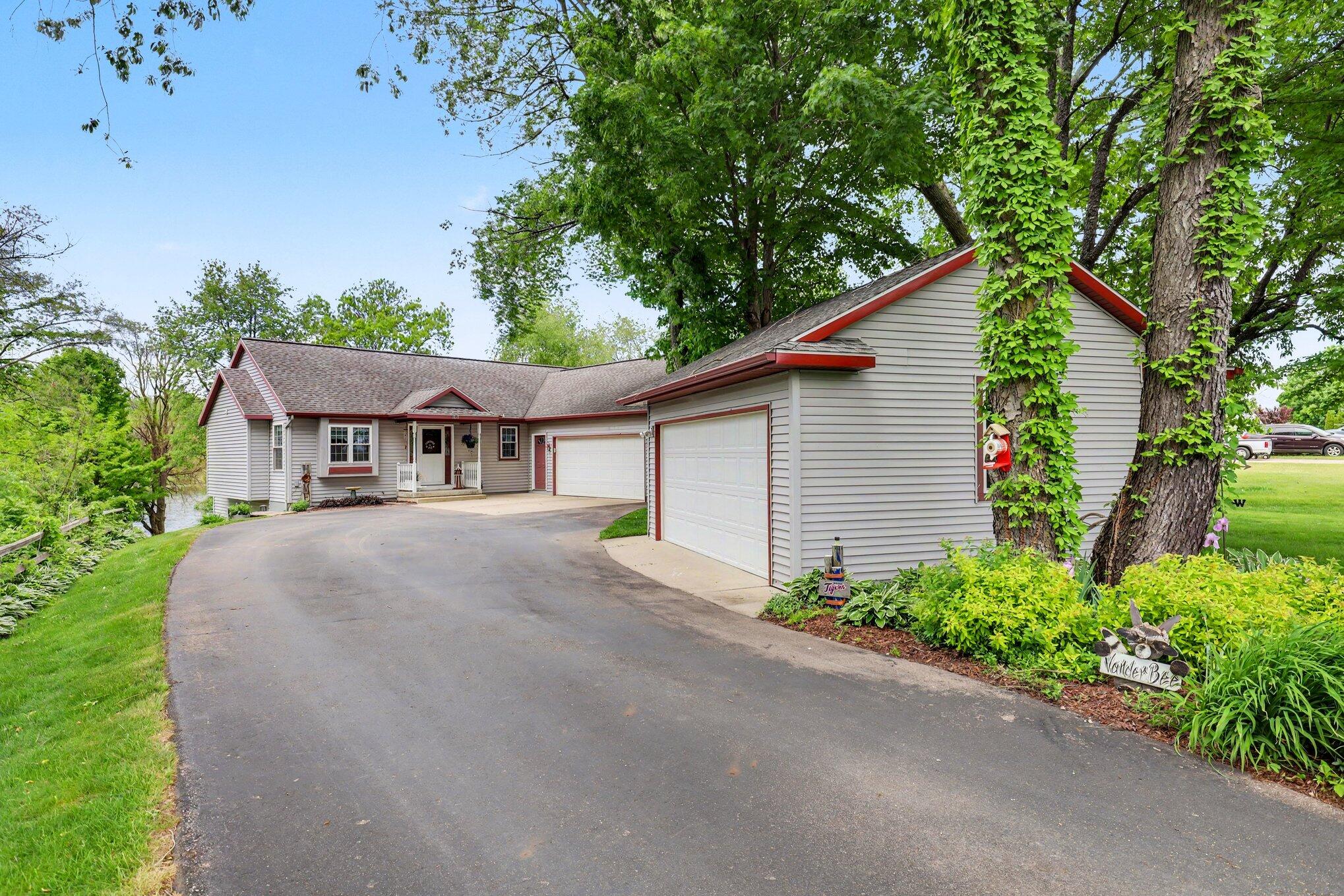 1818 S Pratt Lake