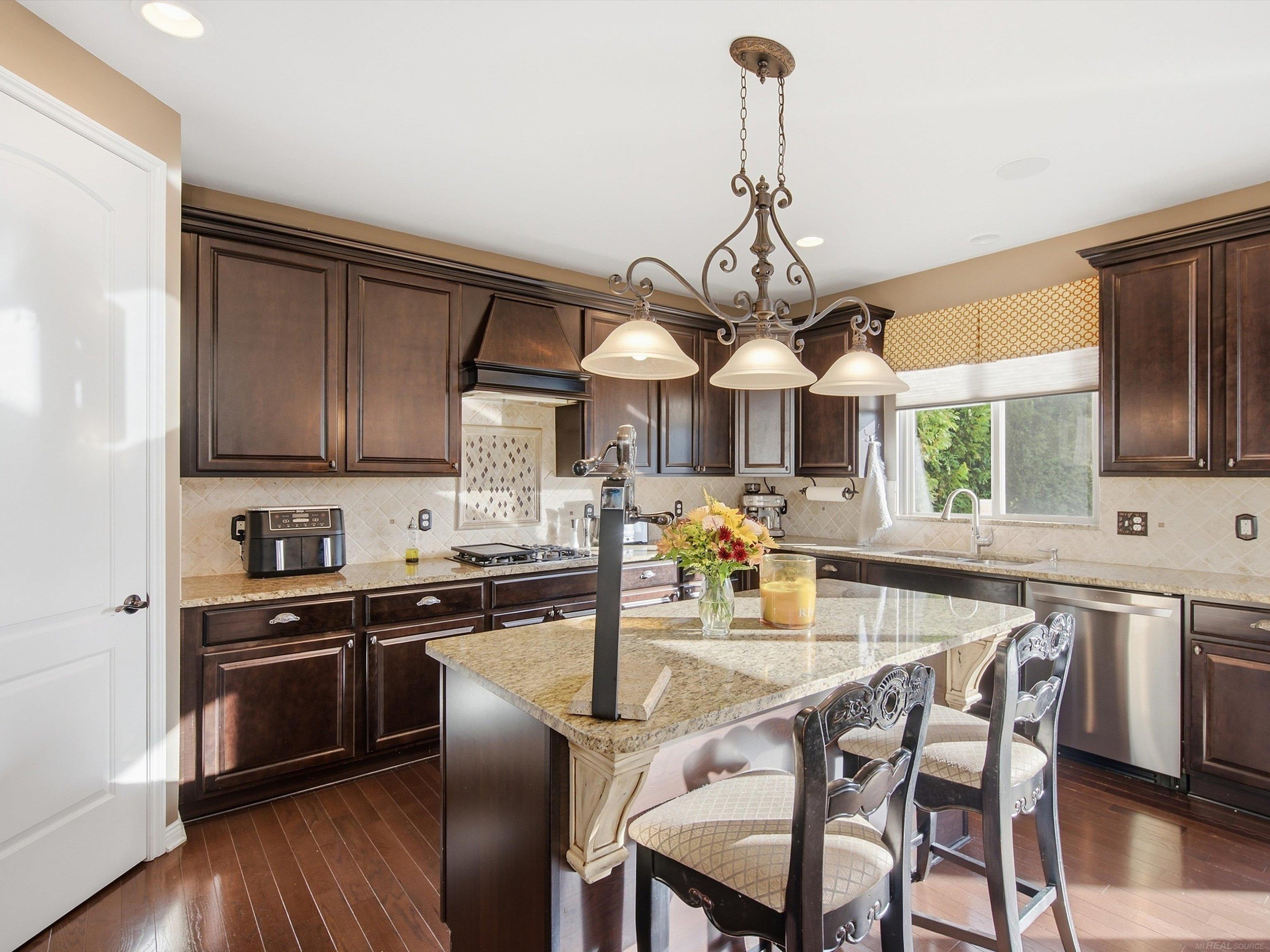 3526 Hawthorn Court