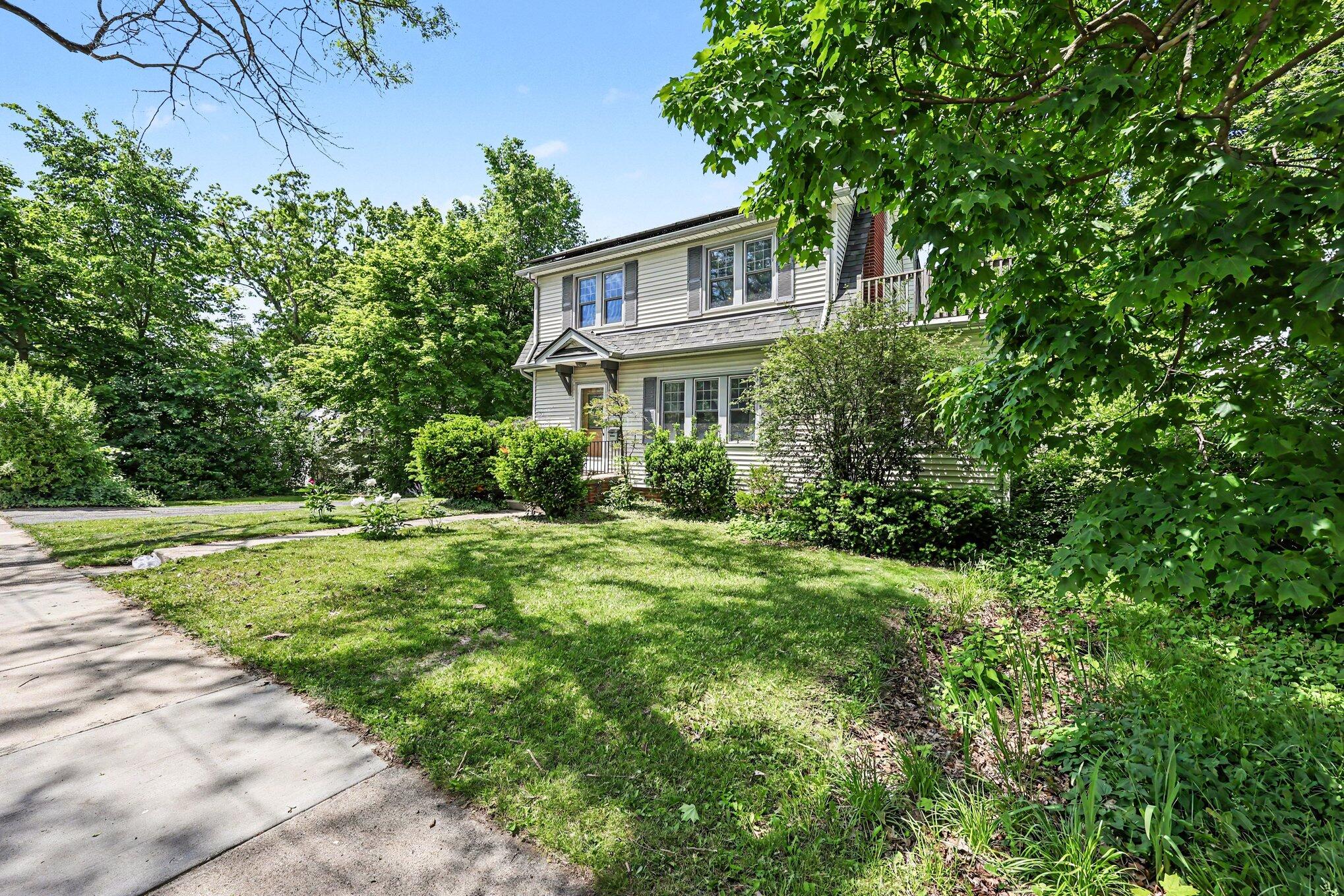 906 Pauline Boulevard