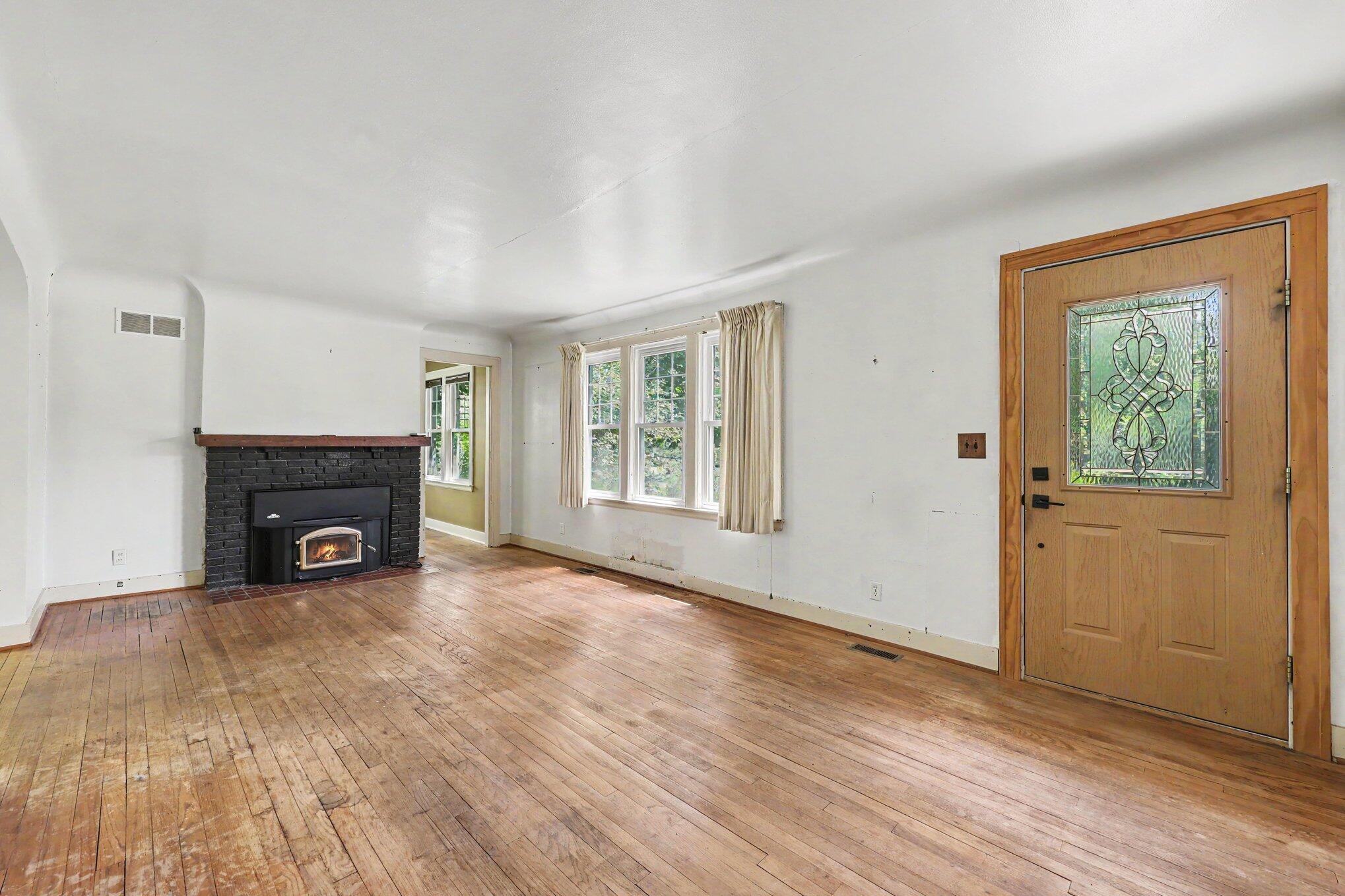 906 Pauline Boulevard