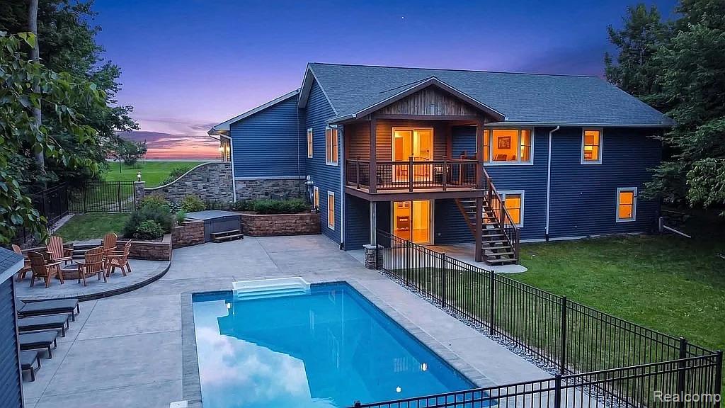 1555 Thompson Road