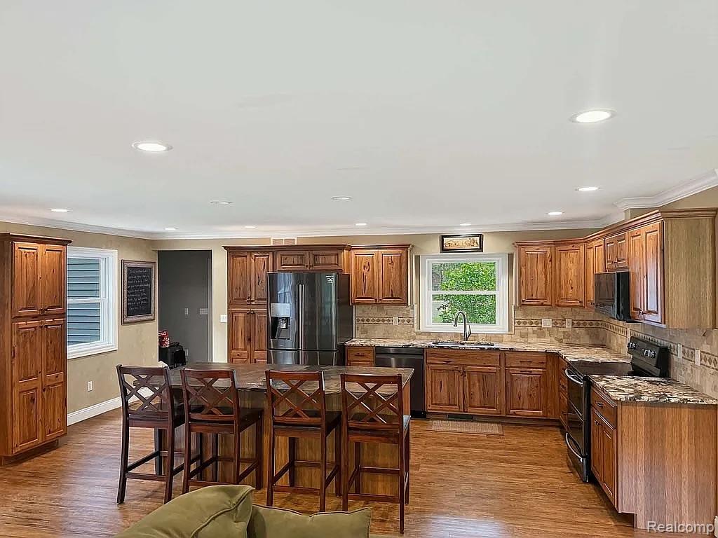 1555 Thompson Road