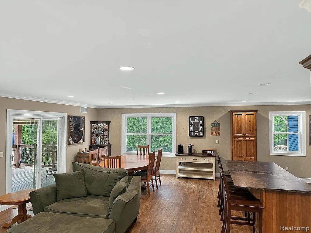 1555 Thompson Road