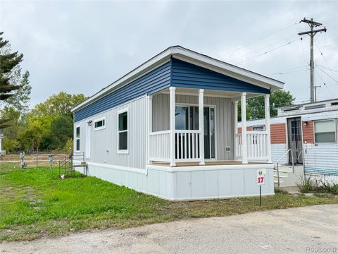 17 Sunset Lane Fenton Charter Township MI 48430