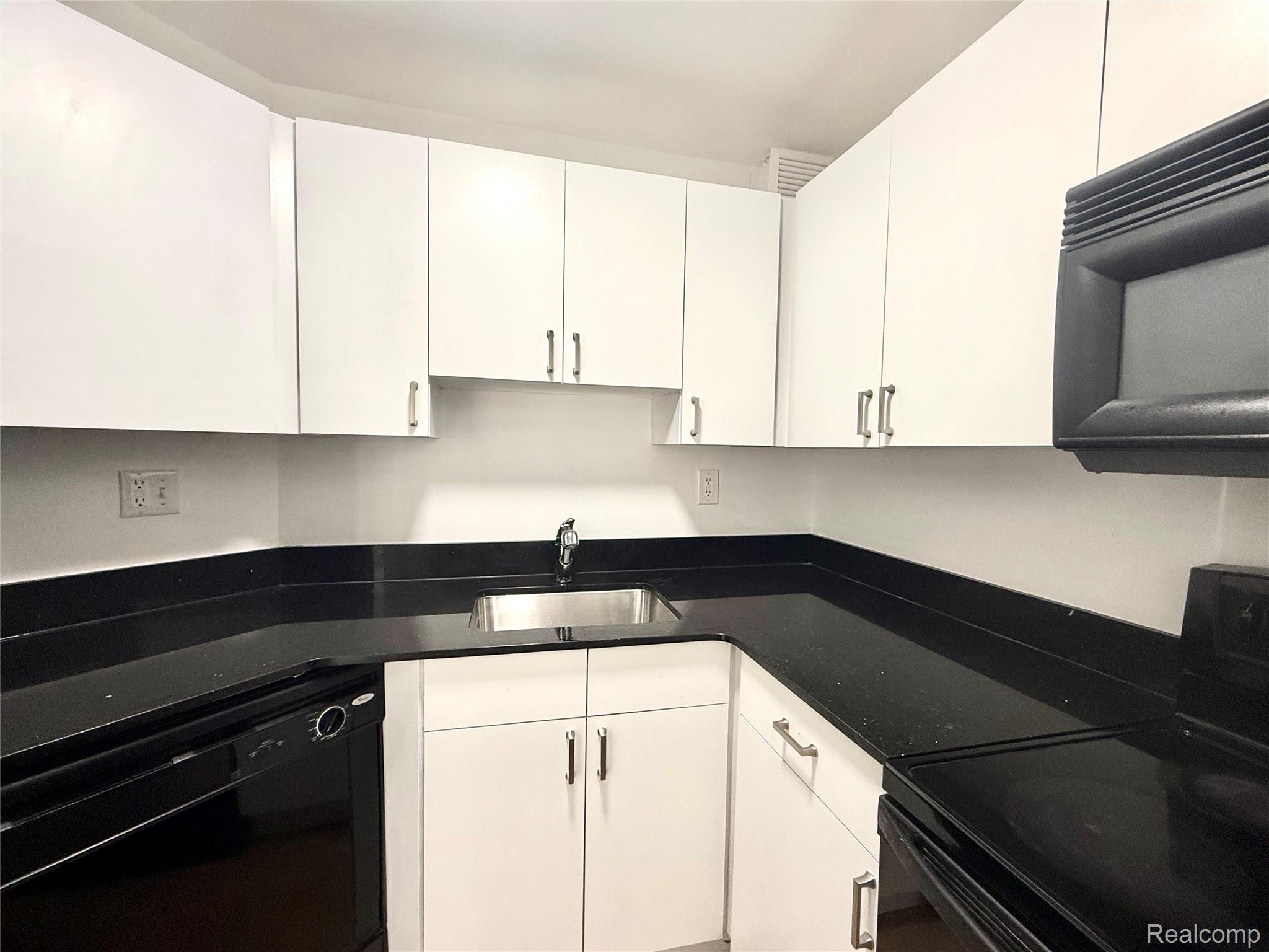 Detroit City, Michigan 48226, United States, 1 Bedroom Bedrooms, ,1 BathroomBathrooms,Residential,Active,189491