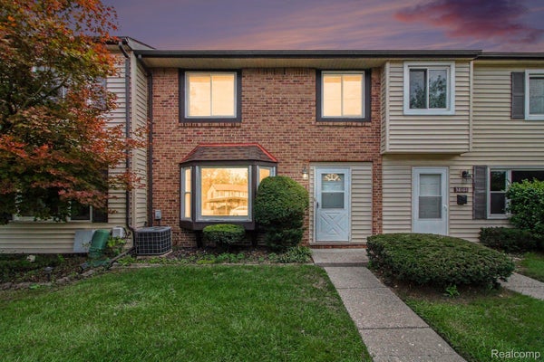 38111 CAROLON BLVD, WESTLAND, MI 48185 - Image 59e99aaec2e2343ef9e50534a77de2cd/2676321025