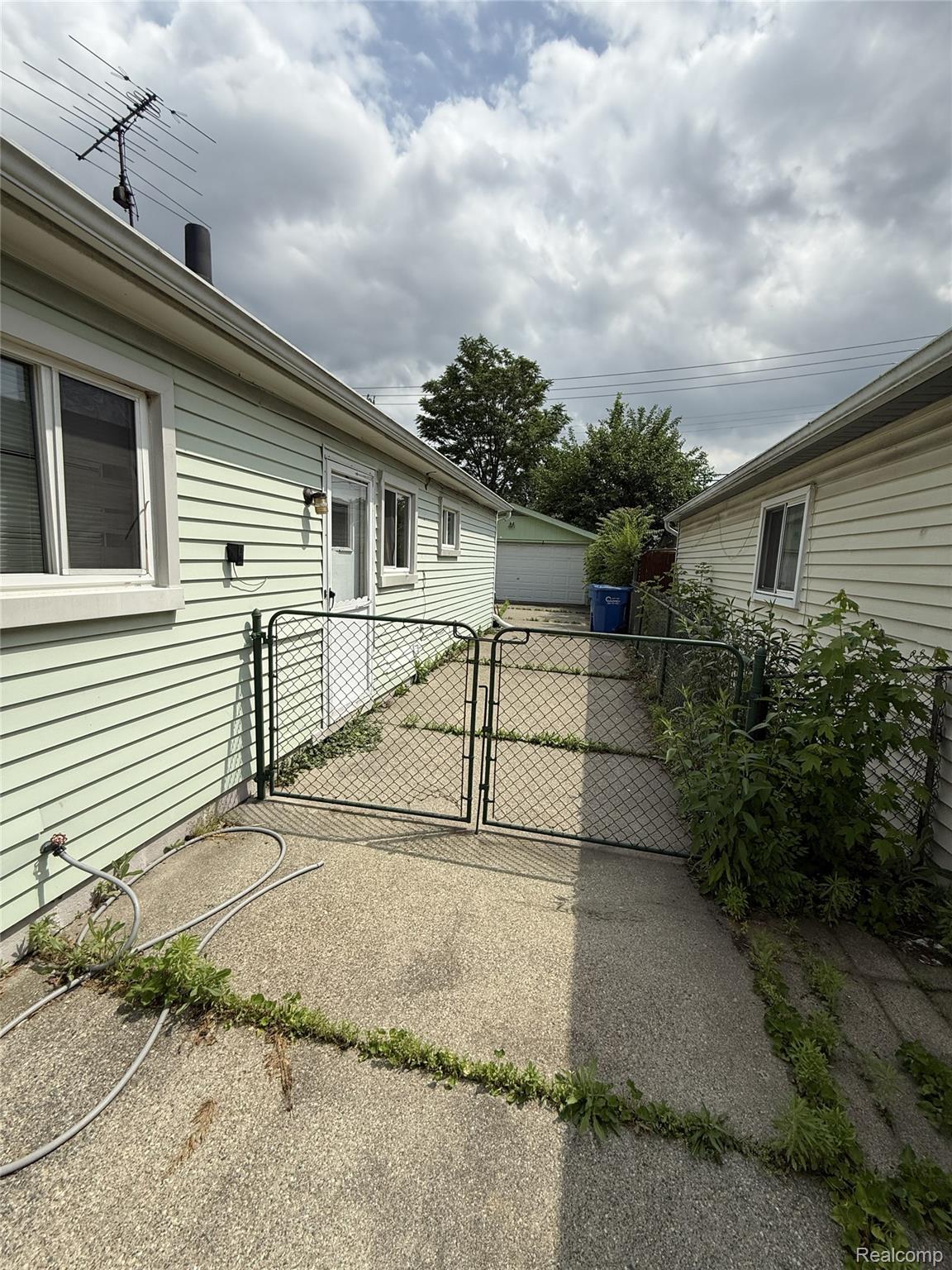 8412 Stephens Road