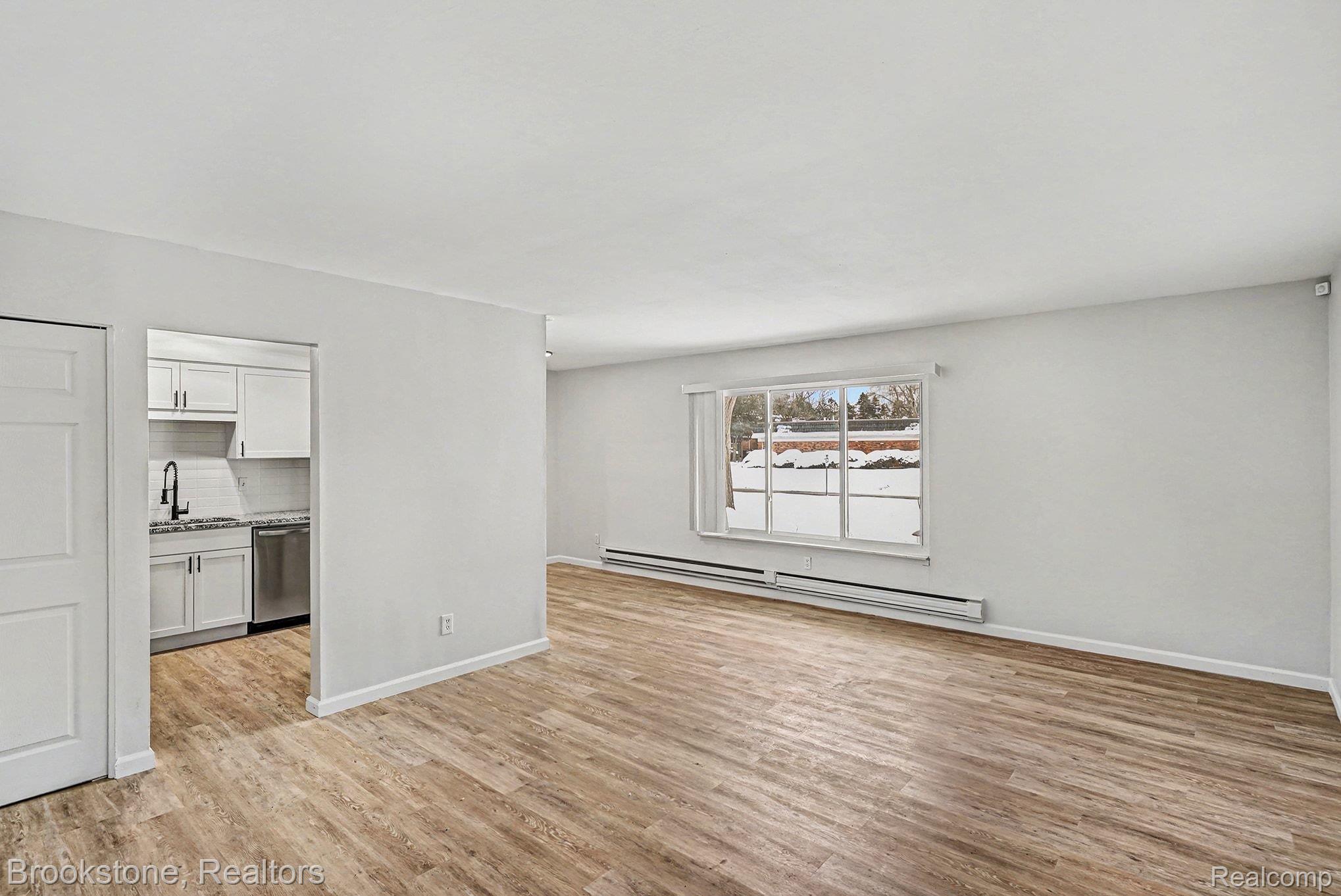 1872 Colonial Village Way 1