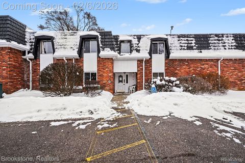 1872 Colonial Village Way 1 Waterford Charter Township MI 48328