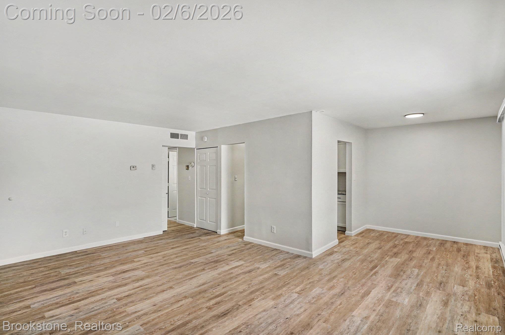 1872 Colonial Village Way 1