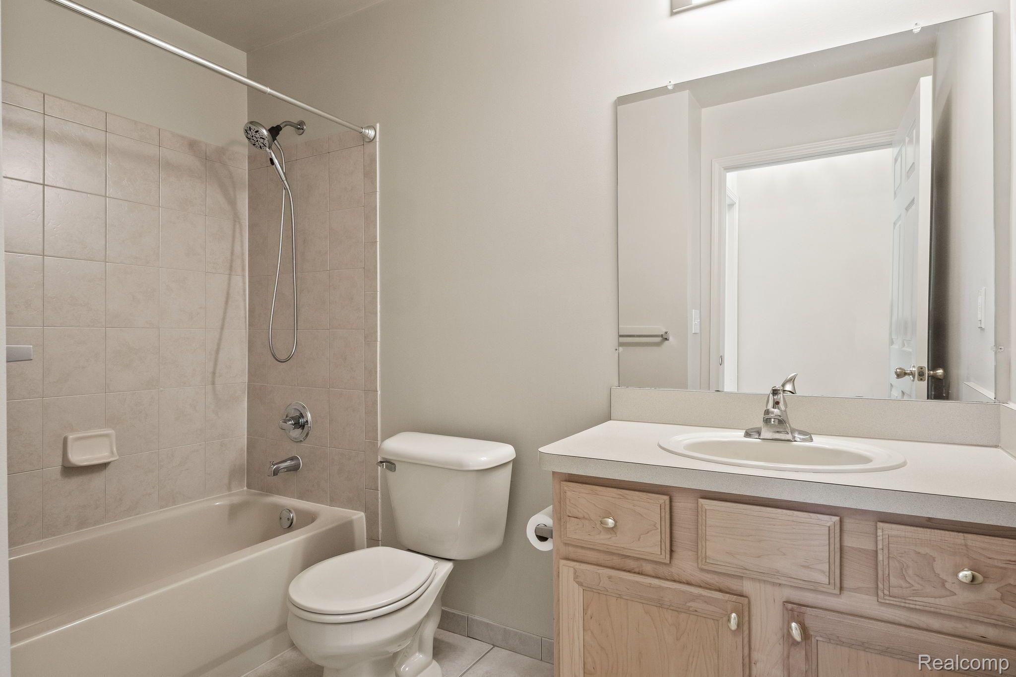 Rochester City, Michigan 48307, United States, 2 Bedrooms Bedrooms, ,2 BathroomsBathrooms,Residential,Active,125830