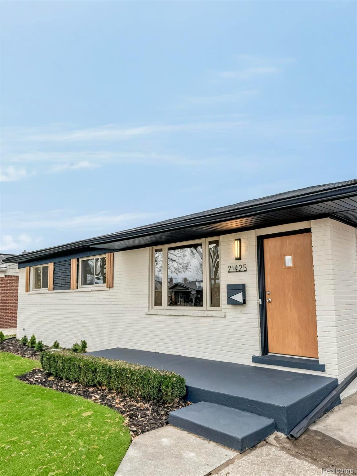 21425 Parkway Street