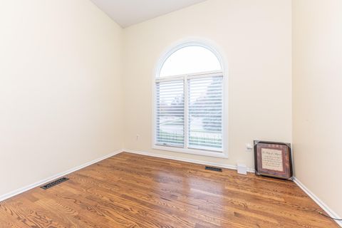 Tiny photo for 50045 Standish Court, Plymouth Charter Township, MI 48170 (MLS # 81025056638)