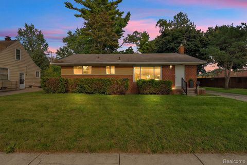 17150 Wakenden Redford Charter Township MI 48240