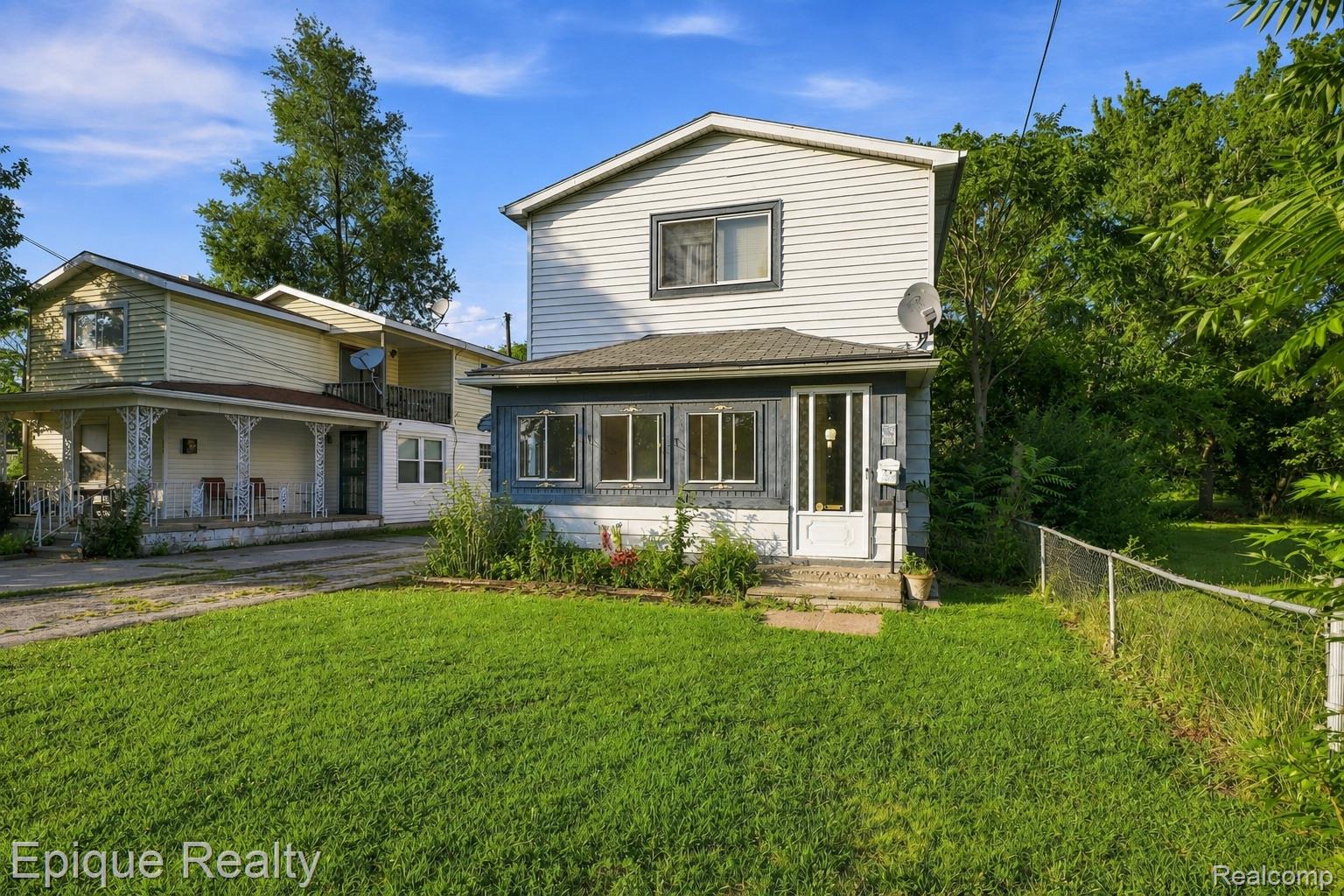 1243 E 1st Street