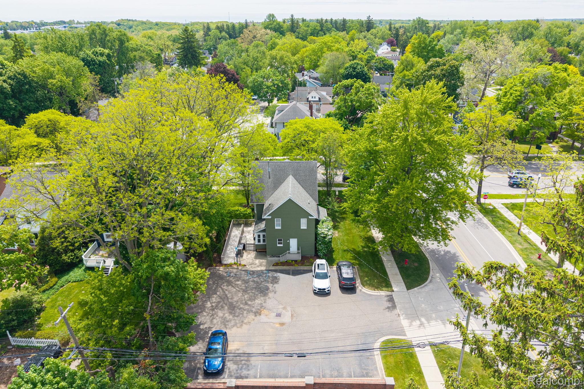 640 W University Drive