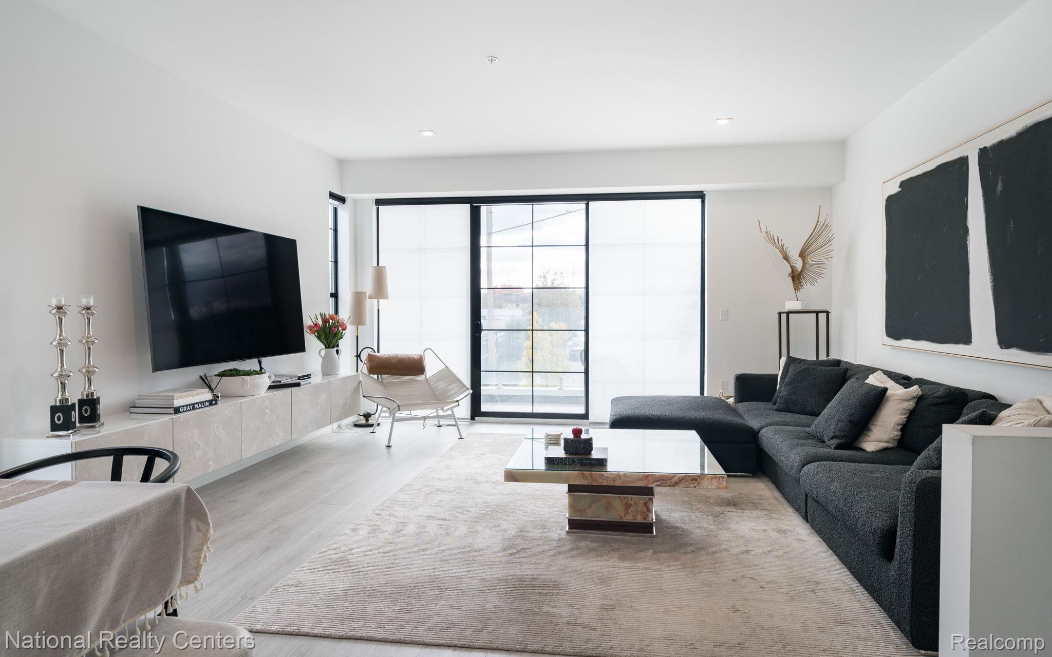 533 E Harrison Avenue 35