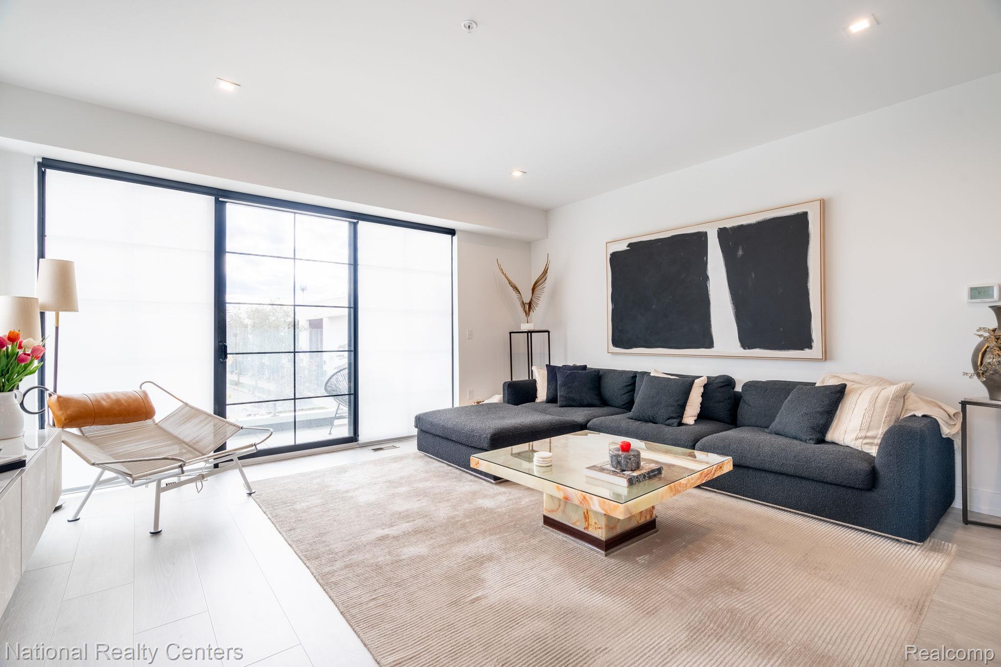 533 E Harrison Avenue 35