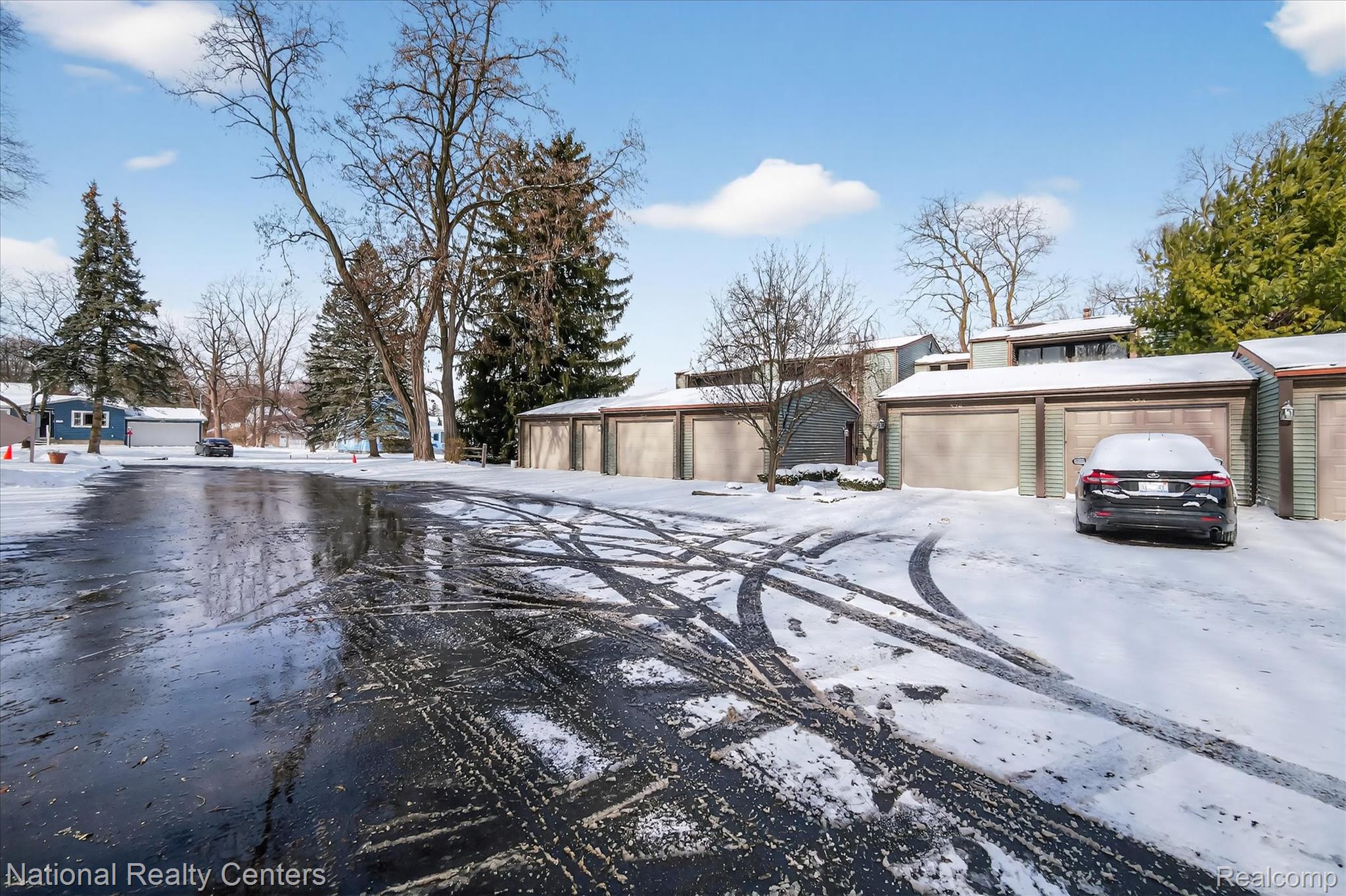 526 W Rockwell Street