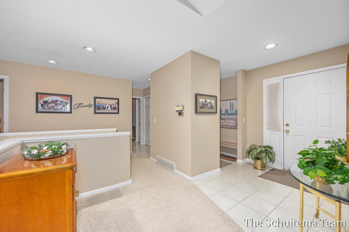 2614 Rolling Ridge Lane NW