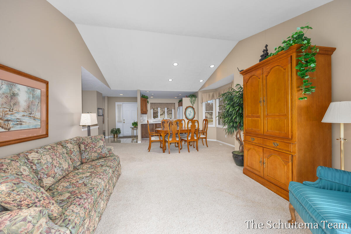 2614 Rolling Ridge Lane NW