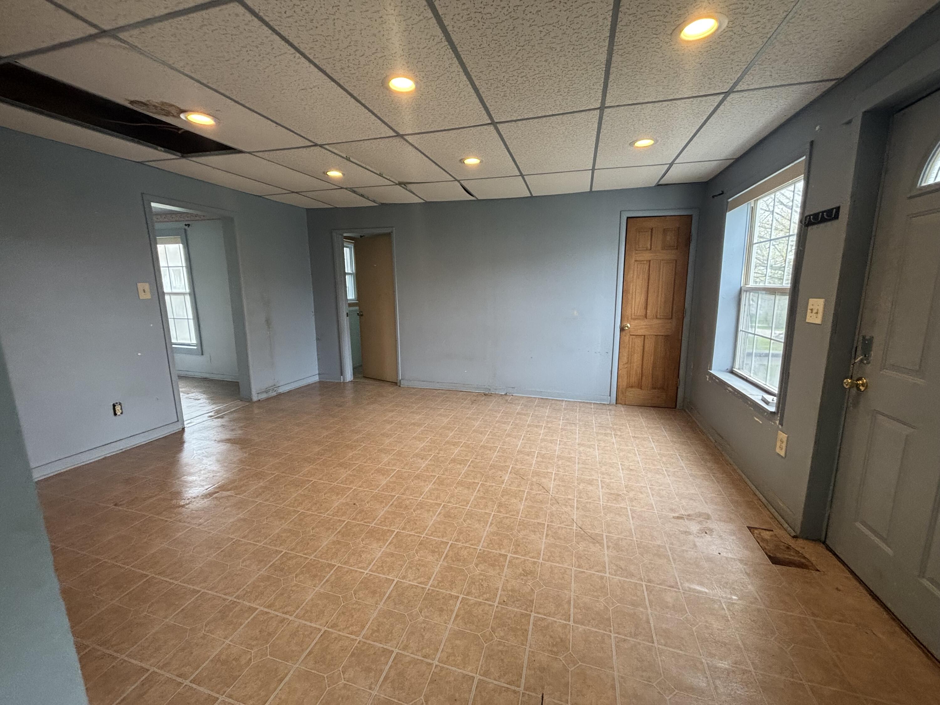 206 E 6th