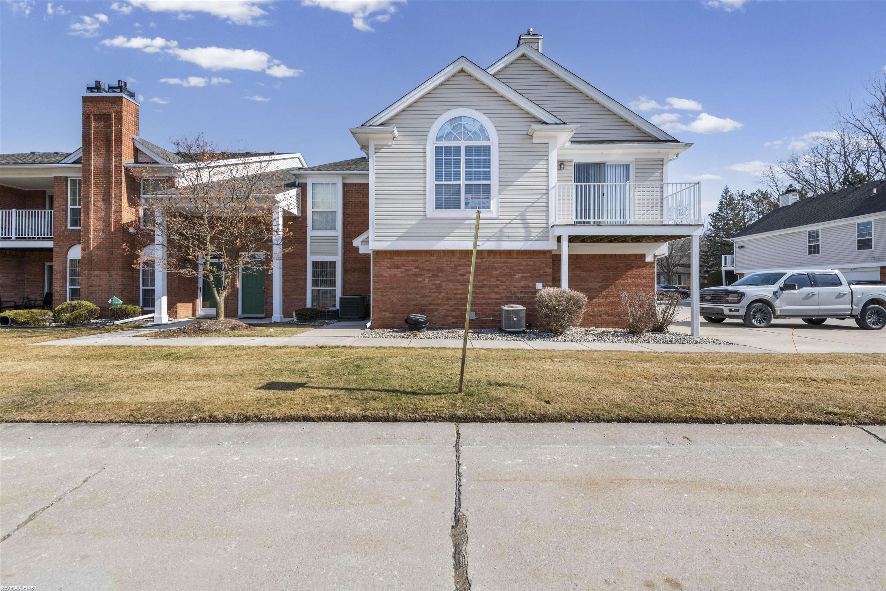 52244 STONERIDGE Drive