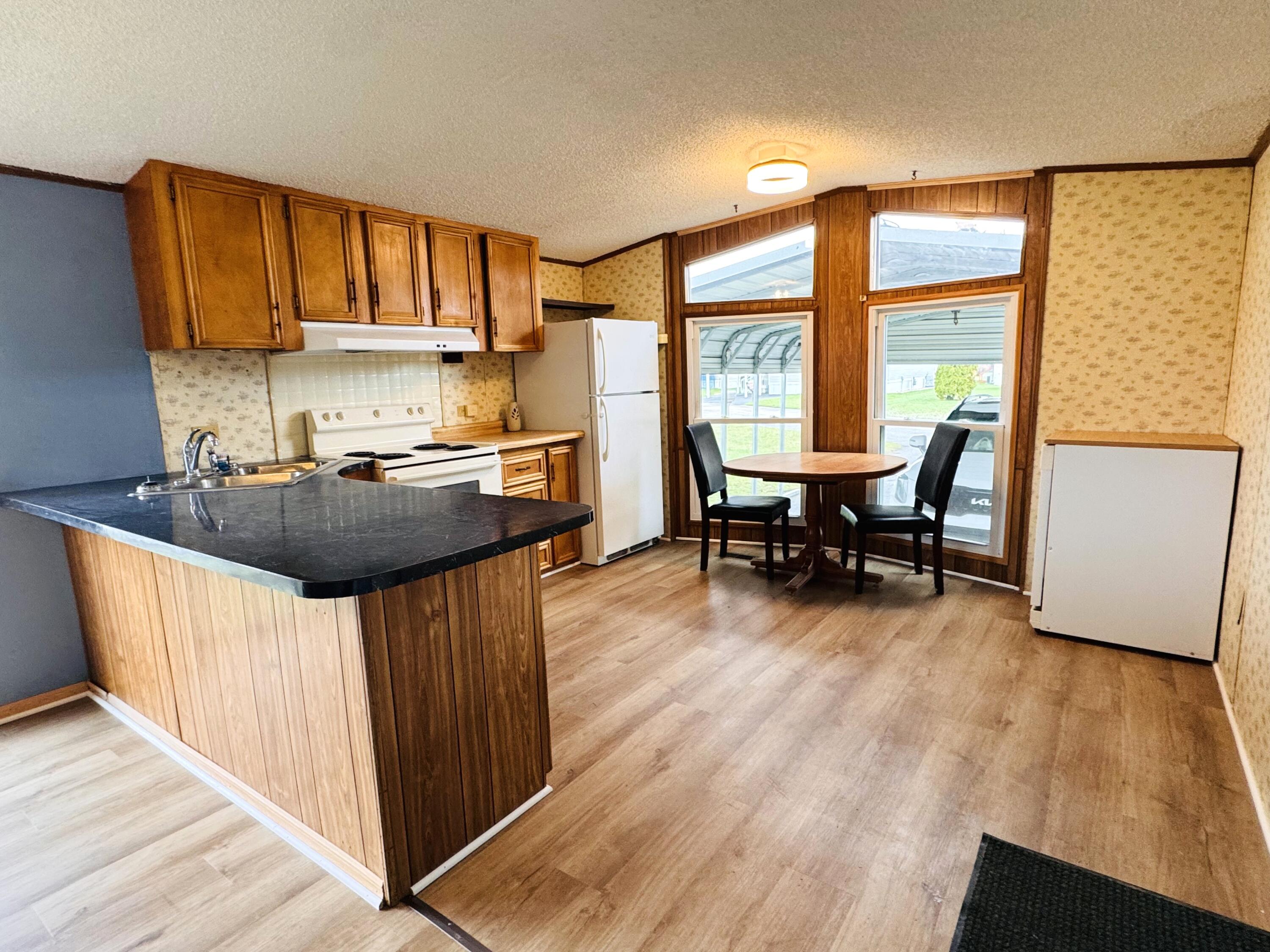 851 Mobile Boulevard 4