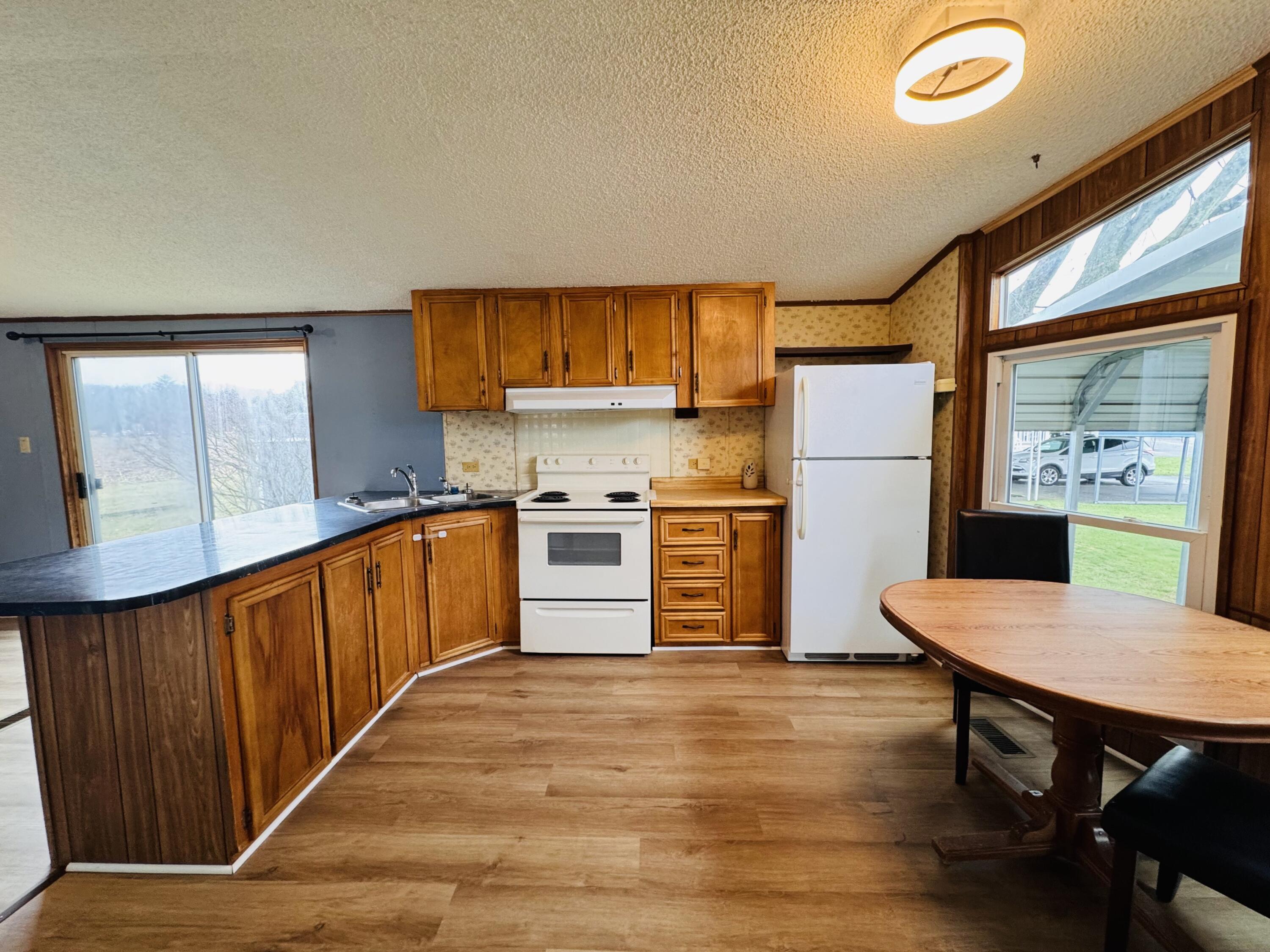 851 Mobile Boulevard 4