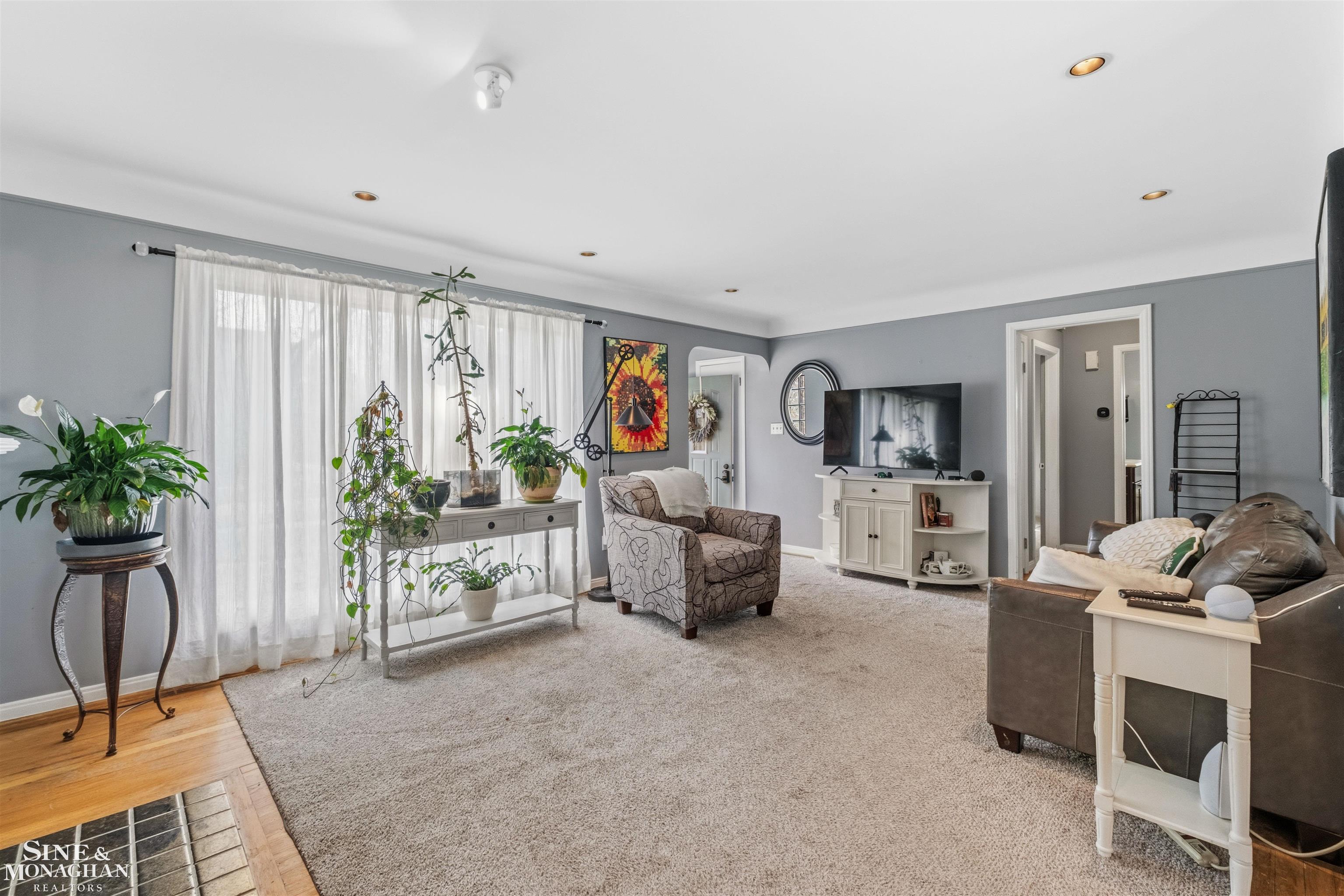 833 University Place